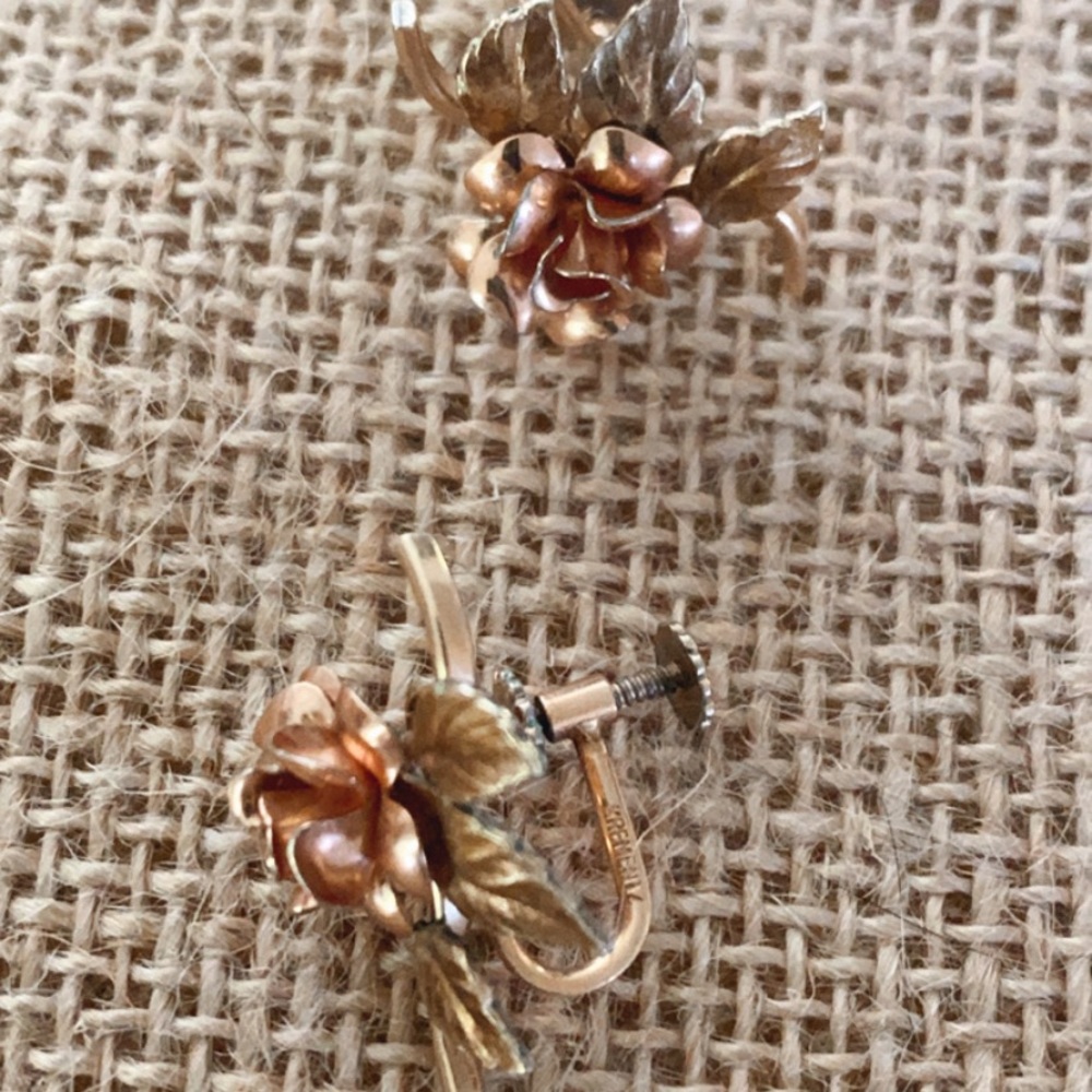21-Krementz Vintage Gold & Rose gold earrings - Picture 5 of 8